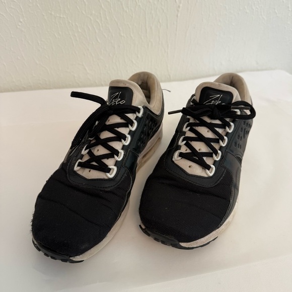 Nike Air Max Zero Black and White Sneakers with Modern Air Max Design - Picture 2 of 7
